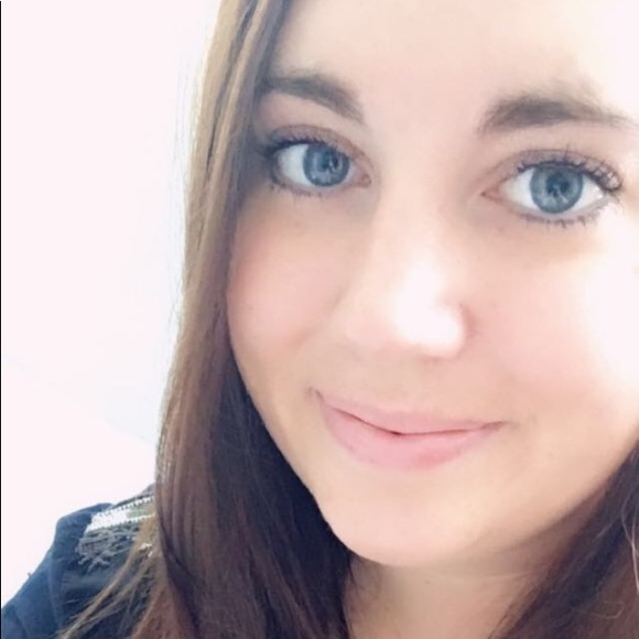 Meet your Posher, Rebecca - Picture 1 of 2